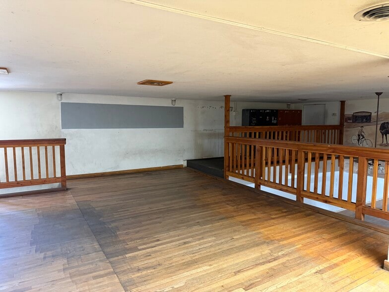 More Photos Of 513 S Main St, Moscow Storefront For Sale