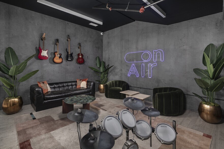 More Photos Of 899 Traction Ave, Los Angeles Apartments For Lease