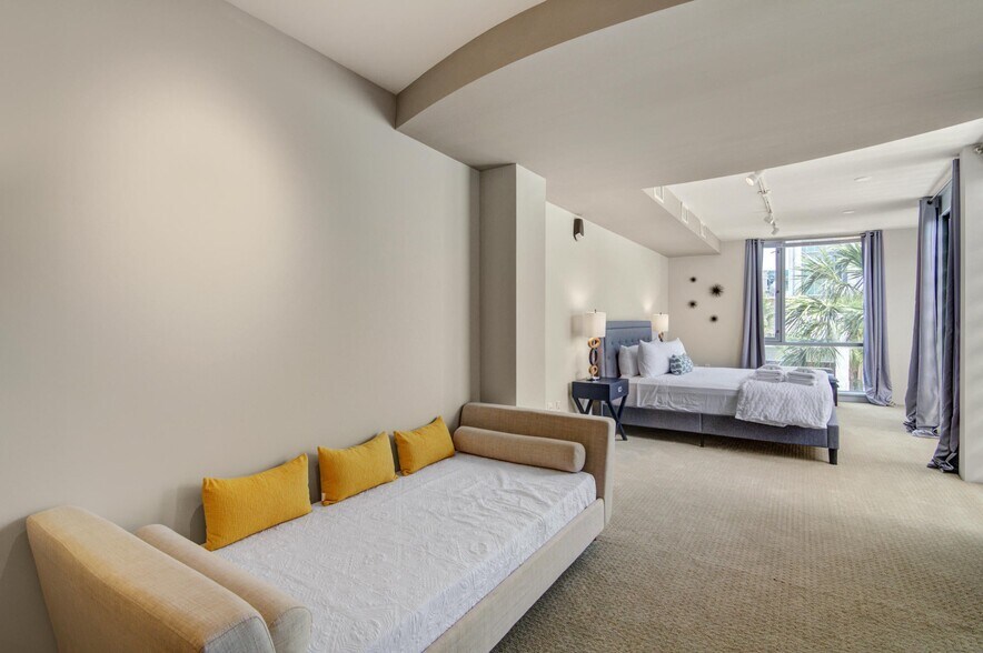 More Photos Of 487 King St, Charleston Loft Creative Space For Sale