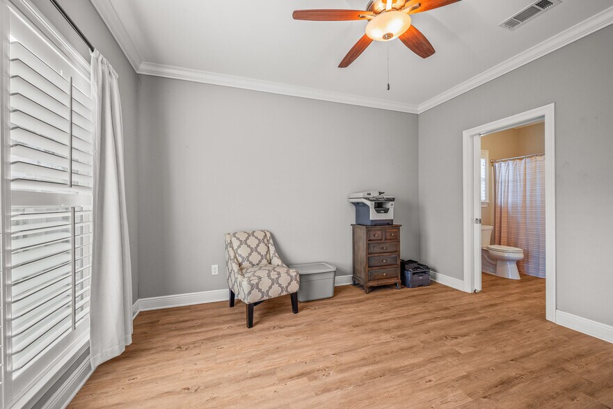 More Photos Of 10351 Chemstrand Rd, Pensacola Office For Sale