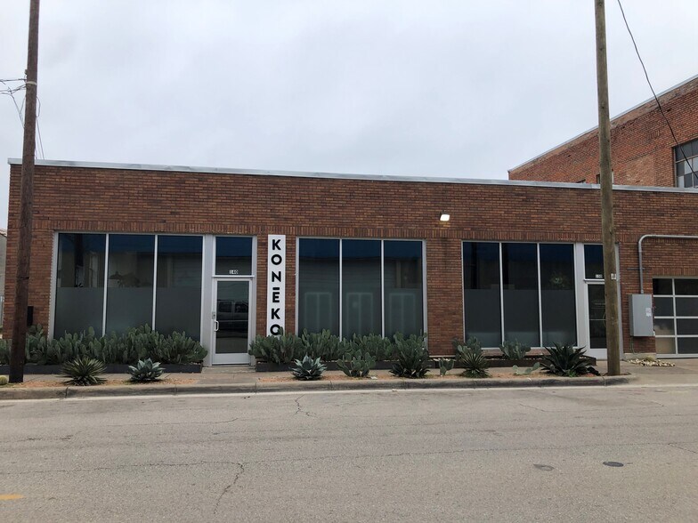 More Photos Of 3901 Main St, Dallas Showroom For Lease