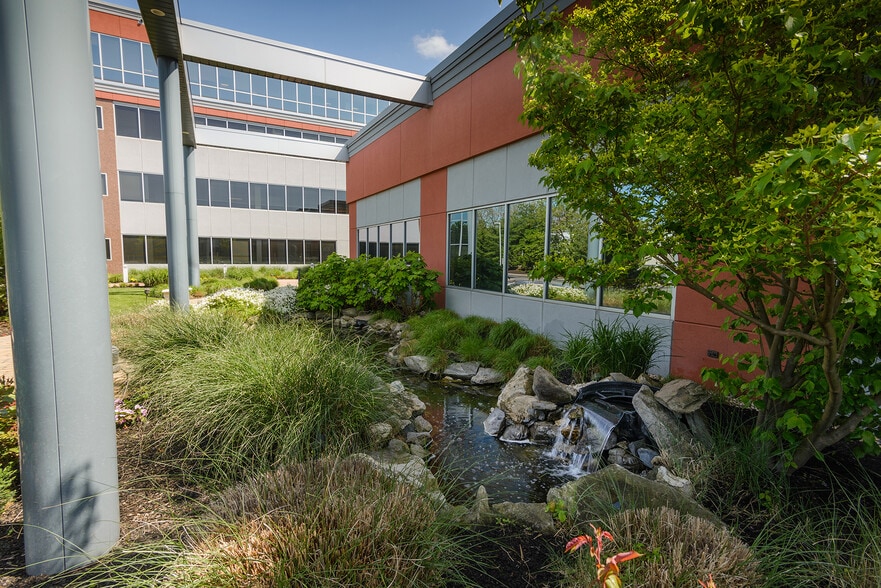 More Photos Of 324 S Service Rd, Melville Office For Lease