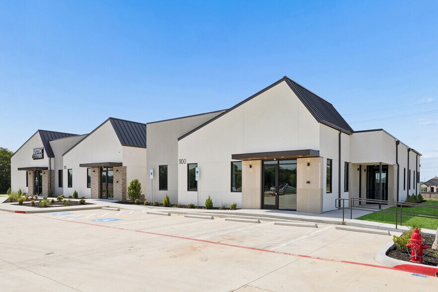 Primary Photo Of 1110 Timberbrook Pky, Justin Storefront For Lease