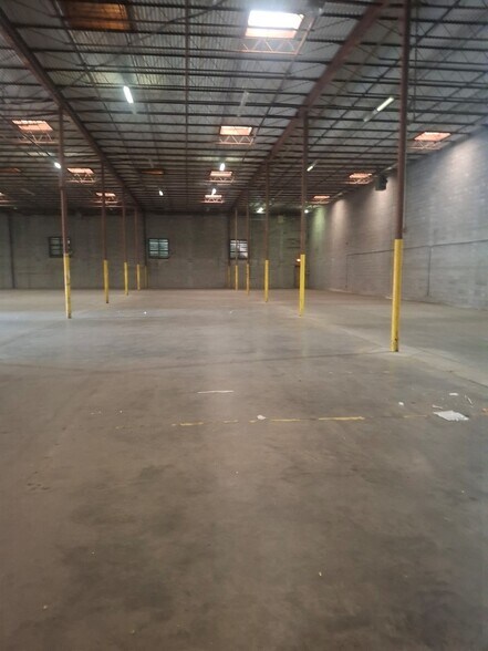 More Photos Of 6243 N Davis Hwy, Pensacola Warehouse For Lease