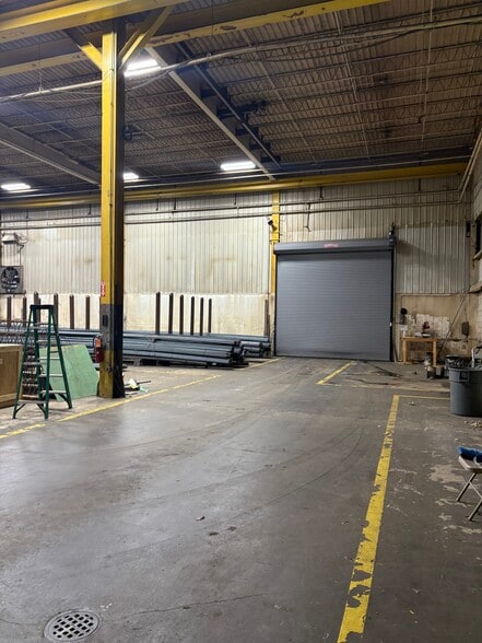 More Photos Of 315 E St, Hampton Warehouse For Lease