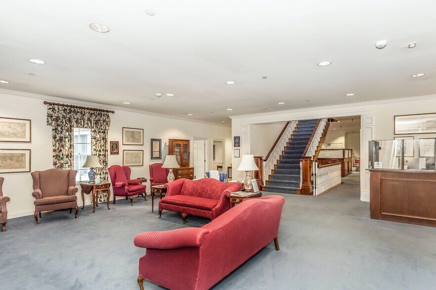 More Photos Of 33 W 2nd St, Riverhead Office For Sale