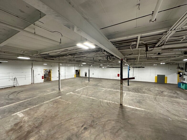 More Photos Of 7528 State Fair Blvd, Baldwinsville Manufacturing For Lease