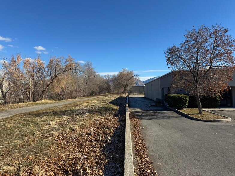 More Photos Of 3007-3023 S West Temple, Salt Lake City Light Manufacturing For Lease
