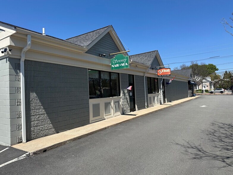 More Photos Of 250 County Rd, Barrington Storefront For Lease