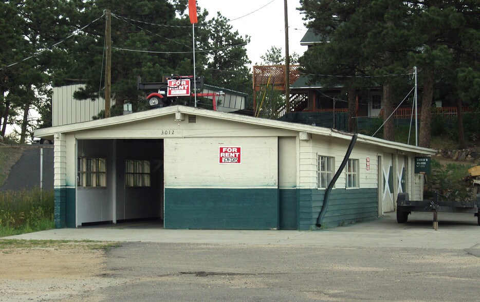 More Photos Of 3012 Evergreen Pky, Evergreen Auto Repair For Sale