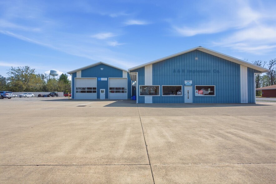 More Photos Of 202 W Cumberland Rd, Altamont Auto Dealership For Sale
