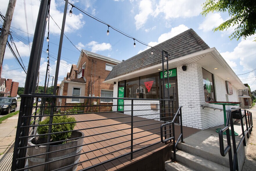 More Photos Of 221 2nd Ave, Carnegie Freestanding For Sale