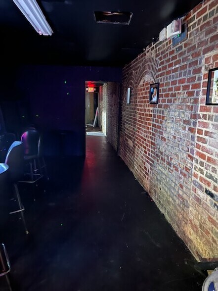 More Photos Of 2905 27th St N, Birmingham Bar For Sale