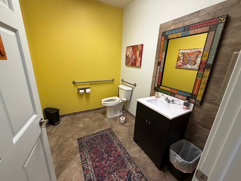 More Photos Of 9955 Crosspoint Blvd, Fishers Office For Sale