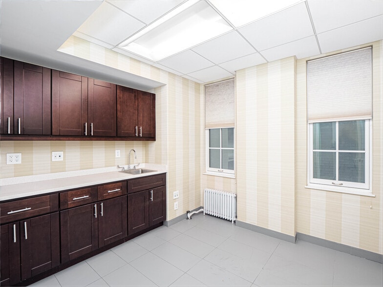 More Photos Of 901-903 Lexington Ave, New York Apartments For Lease