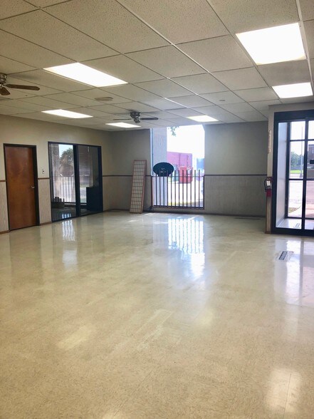 More Photos Of 422 E Avenue B, Robstown Medical For Lease