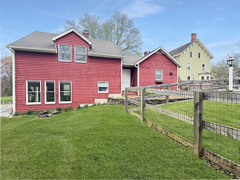 More Photos Of 2321-2325 NY-9D, Wappingers Falls Flex For Sale