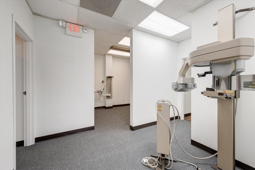 More Photos Of 2701 Osler Dr, Grand Prairie Medical For Sale