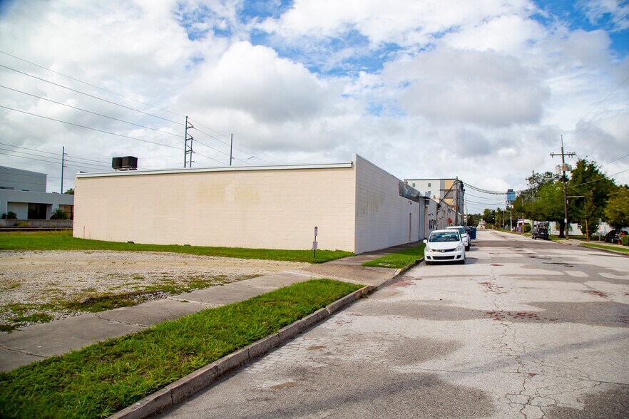 More Photos Of 1110 Sligh Blvd, Orlando Warehouse For Lease