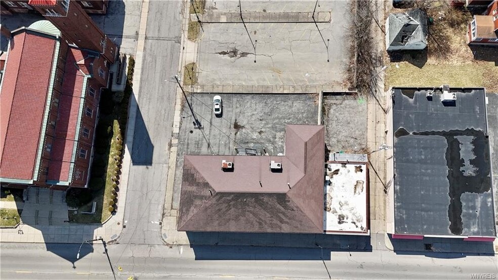 More Photos Of 1329 Pine Ave, Niagara Falls Office For Sale