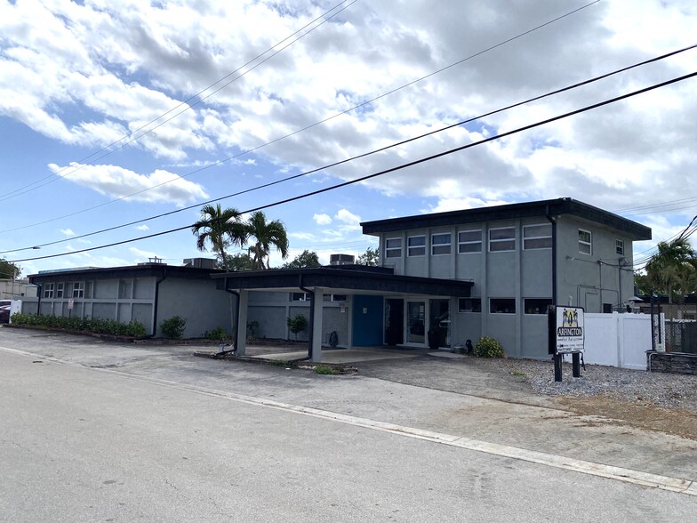 Primary Photo Of 3910 NW 49th St, Tamarac Veterinarian Kennel For Sale