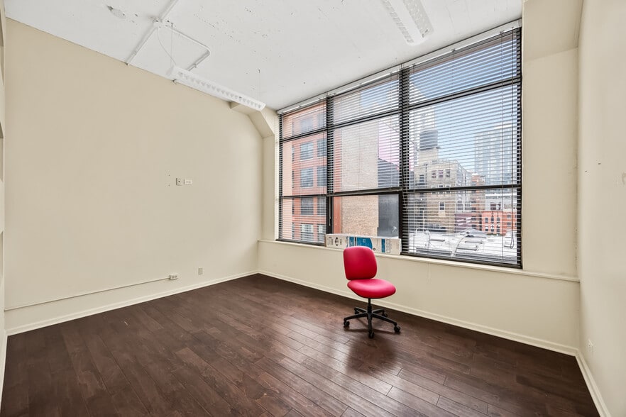 More Photos Of 222 W Ontario St, Chicago Loft Creative Space For Lease