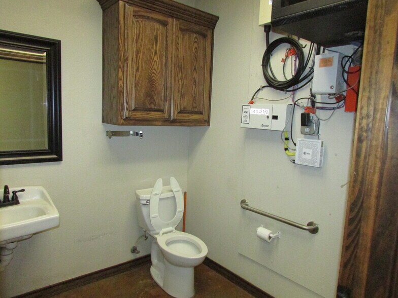 More Photos Of 1404 W Interstate 20, Odessa Warehouse For Sale