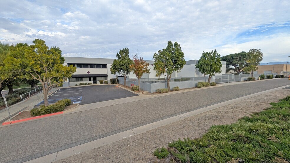 More Photos Of 42445 Avenida Alvarado, Temecula Warehouse For Lease