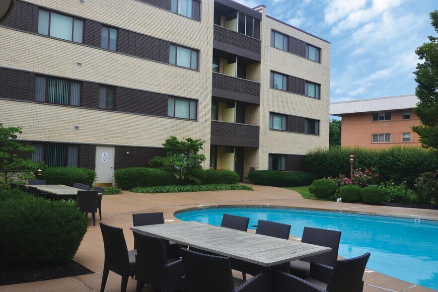 More Photos Of 1001 N McKnight Rd, Saint Louis Apartments For Sale