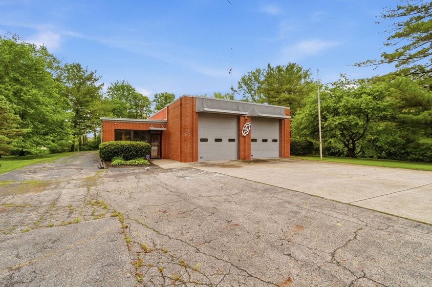More Photos Of 7731 Traders Ln, Indianapolis Office For Sale
