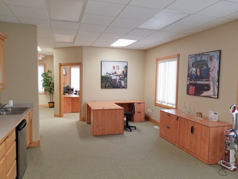 More Photos Of 1881 NW Station Parkway, Andover Office Residential For Lease