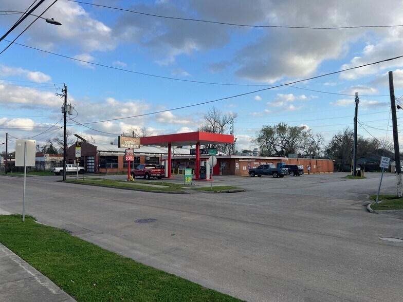 More Photos Of 5202 Canal St, Houston Freestanding For Sale