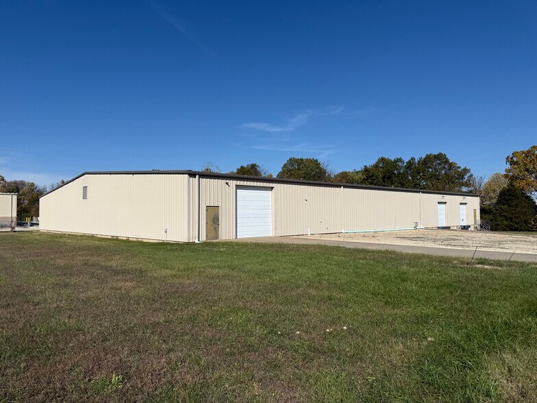 More Photos Of 1207 Roller Dr, Owensville Industrial For Lease