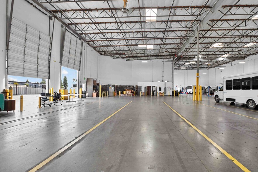 More Photos Of 9031 N Lurline Ave, Chatsworth Distribution For Lease