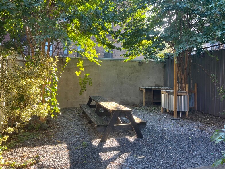 More Photos Of 322 Union Ave, Brooklyn General Retail For Sale