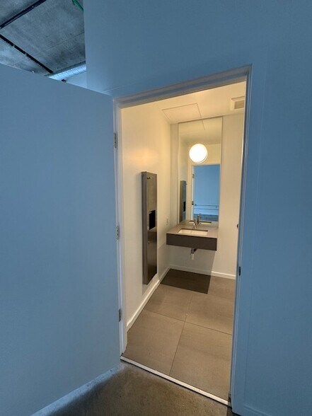 More Photos Of 1455 NW 11th Ave, Portland Apartments For Lease