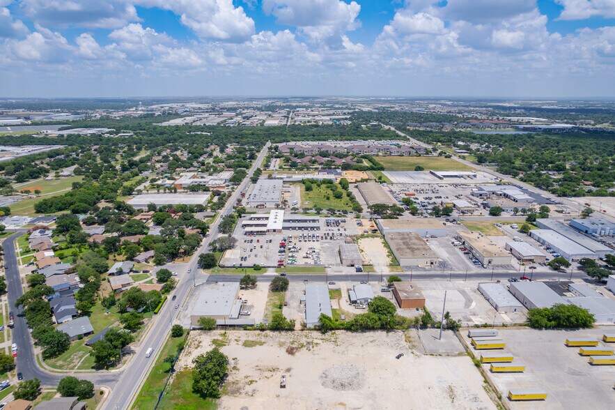 More Photos Of 1111 Paulsun St, San Antonio Light Manufacturing For Lease