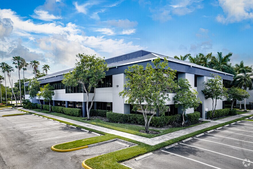 More Photos Of 5300 NW 33rd Ave, Fort Lauderdale Office For Sale