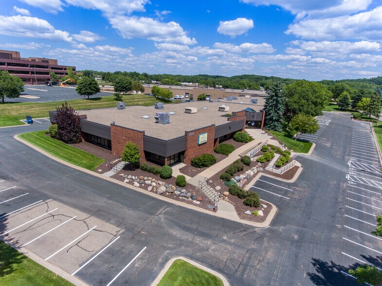 More Photos Of 5900-5950 Clearwater Dr, Minnetonka Research And Development For Lease