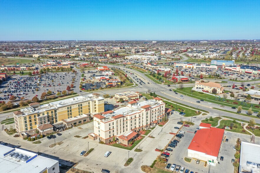 More Photos Of 6630 Mills Civic Pky, West Des Moines Unknown For Lease