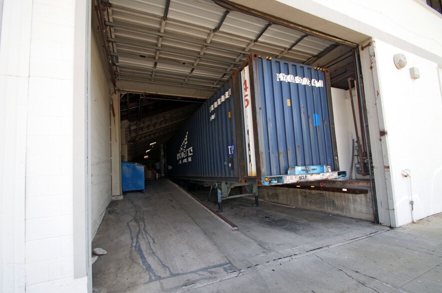 More Photos Of 322 S Date Ave, Alhambra Manufacturing For Sale