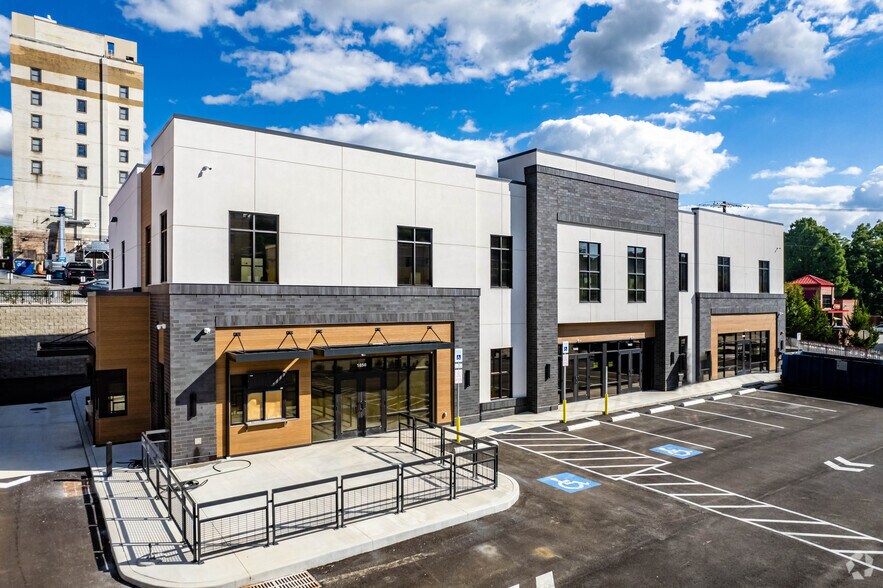 More Photos Of 1050 University Ave, Morgantown Storefront Retail Office For Lease