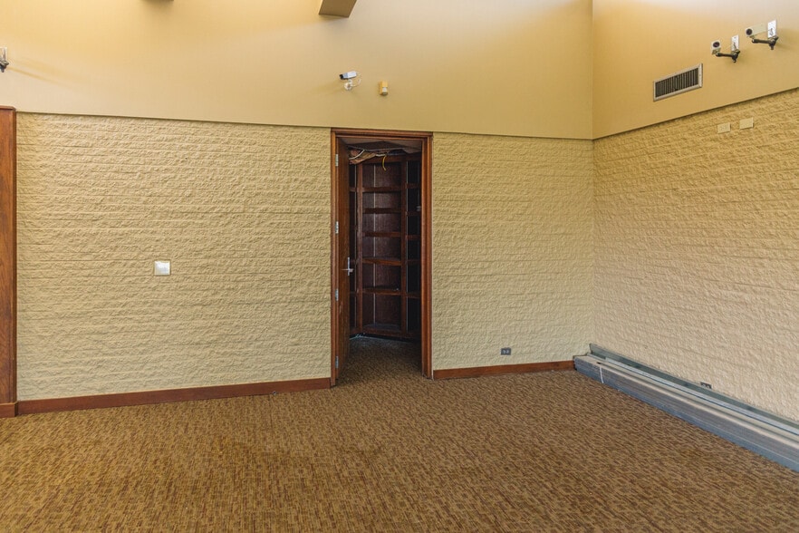 More Photos Of 3200 E Memorial Rd, Edmond Medical For Sale