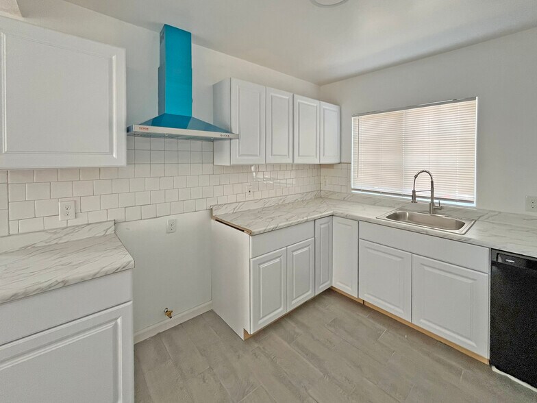 More Photos Of 1705 Kenwood St, Sacramento Apartments For Sale