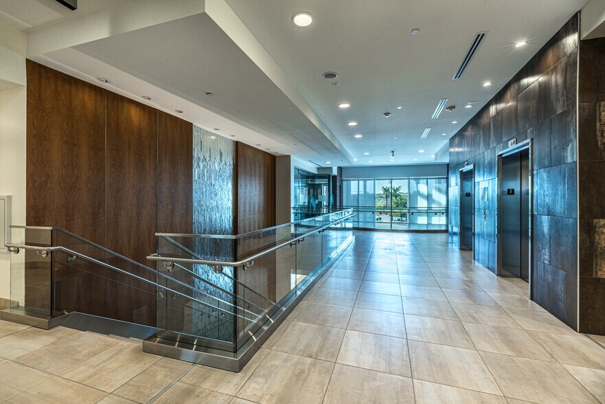 More Photos Of 8990 W Glendale Ave, Glendale Office For Sale