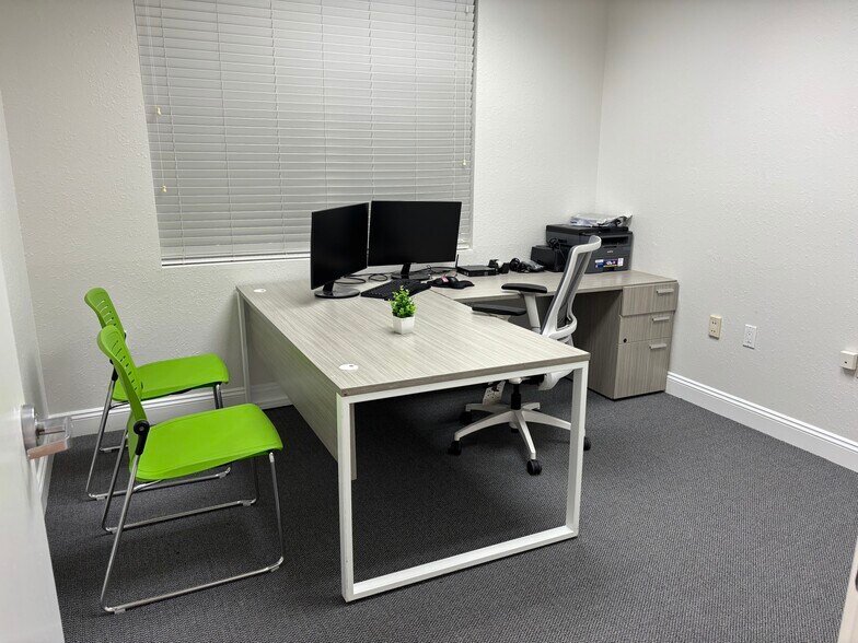 More Photos Of 1817 Crescent Blvd, Orlando Office Residential For Lease