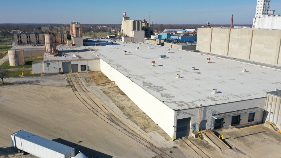 More Photos Of 1551 E Willow St, Kankakee Warehouse For Lease