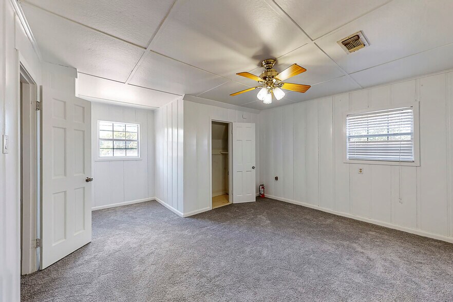 More Photos Of 5710 Edgemoor Dr, Houston Specialty For Sale