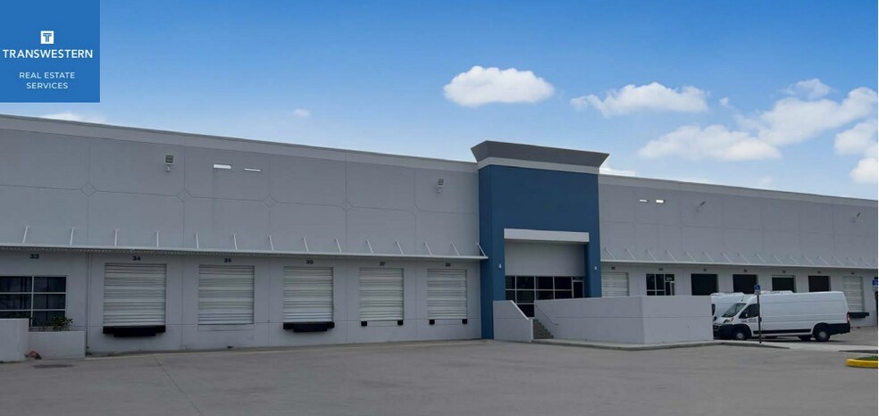 More Photos Of 2701 SW 32 Ave, Hallandale Beach Warehouse For Lease