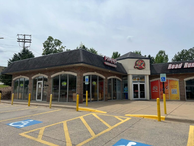 Primary Photo Of 11401 Cantrell Rd, Little Rock Service Station For Lease